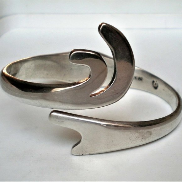 Modernist Vintage Mexico Sterling Silver Double Eagle Swirl Bangle Bracelet